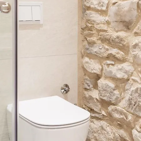 Apartment Explore The Historic Center From A Remodeled Split