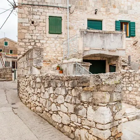 Explore The Historic Center From A Remodeled Apartment Split